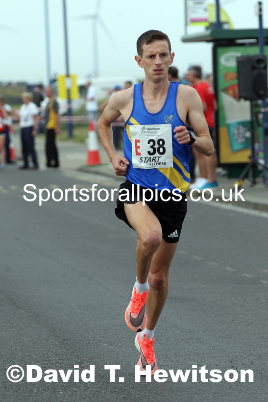 Senior mens 6 stage relay, 2021 Northern 6 and 4 Stage and Young Athletes Road Relays, Redcar. Photo: David T. Hewitson/Sports for All Pics